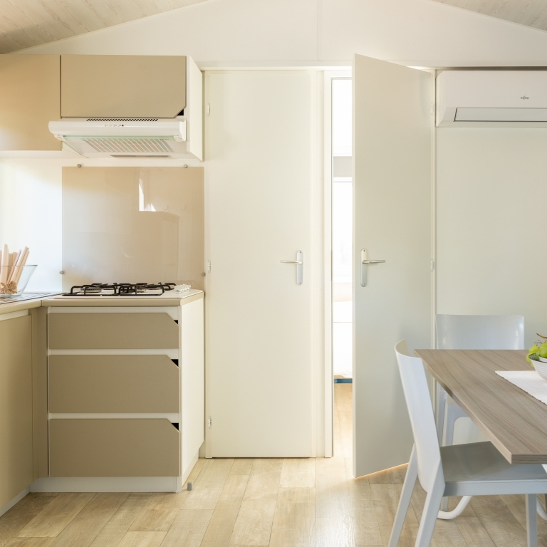 Zona giorno con angolo cottura